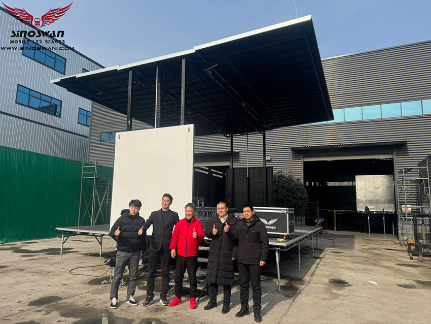 Japan clients visiting factory of SINOSWAN for mobile stages