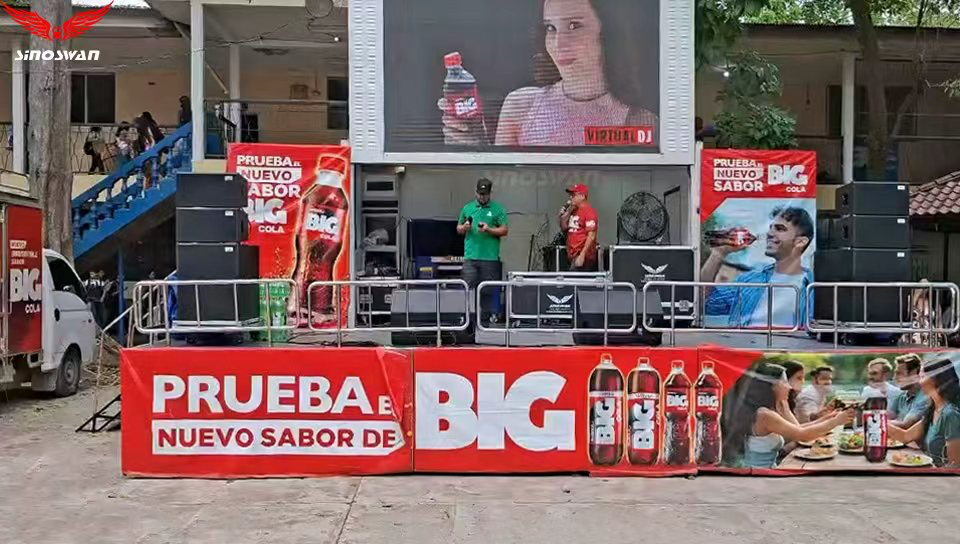 The client required a reliable, mobile, and fully equipped stage solution capable of rapid deployment and seamless multimedia presentation — a perfect match for the SR40’s capabilities.