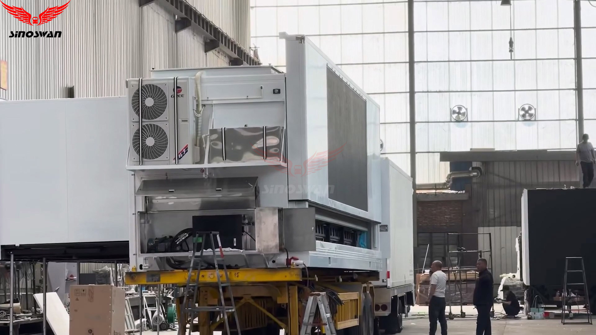 • Banquet Hall Trailers (SBT Series): Luxury mobile halls with air-conditioning, hydraulic expansion, LED lighting, and generator support