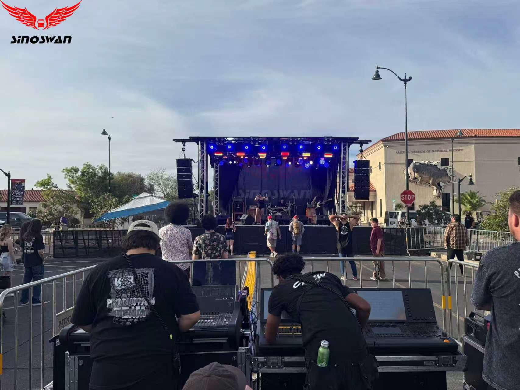 SINOSWAN, as a leading global outdoor intelligent vehicle manufacturer, leverages world-class hydraulic technology to make outdoor events easier, safer, and quicker.